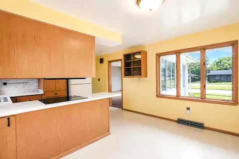 Kitchen - 2011 6th Ave SE, Austin, MN 55912 photo 1 of 5
