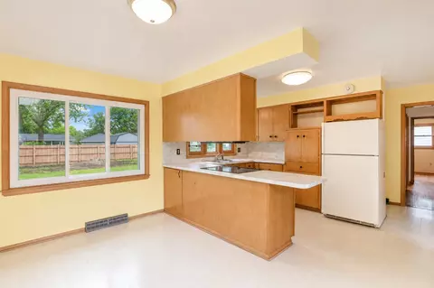 Kitchen - 2011 6th Ave SE, Austin, MN 55912 photo 2 of 5