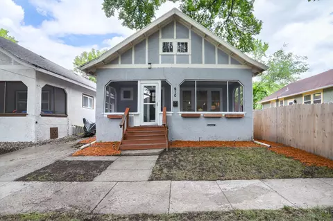 910 11th St S, Fargo, ND 58103