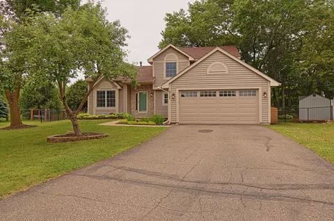 912 Moonlight Dr, Woodbury, MN 55125