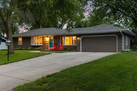 3572 Emerald Dr, White Bear Lake, MN 55110