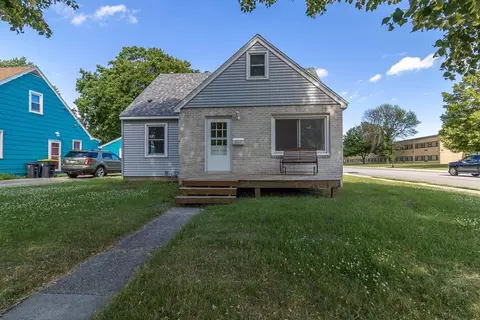 802 Center St, North Mankato, MN 56003