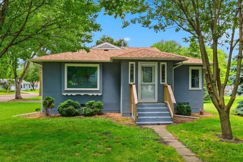 560 Barrett St S, Winsted, MN 55395
