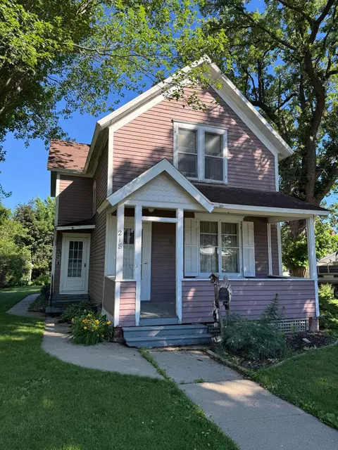 218 W Jewell Ave, Lake City, MN 55041