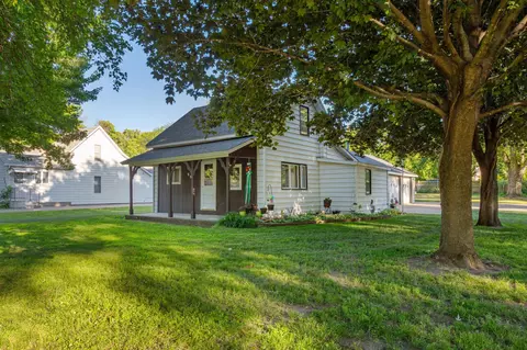 Exterior - 533 9th St NW, Faribault, MN 55021 photo 5 of 6