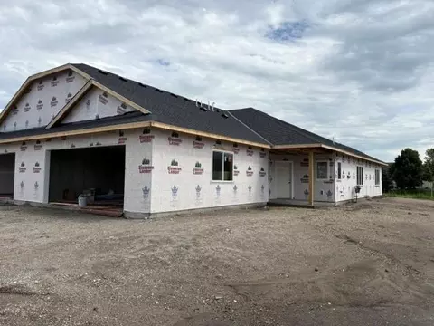 270 Eau Claire Ave SE, Hutchinson, MN 55350