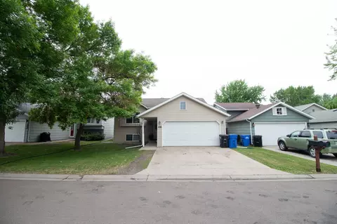 1938 53rd Ave S, Fargo, ND 58104