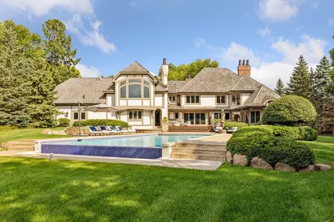 28160 Boulder Bridge Dr, Shorewood, MN 55331