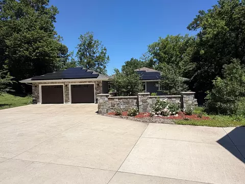 6821 Long Lake Rd, Willmar, MN 56201
