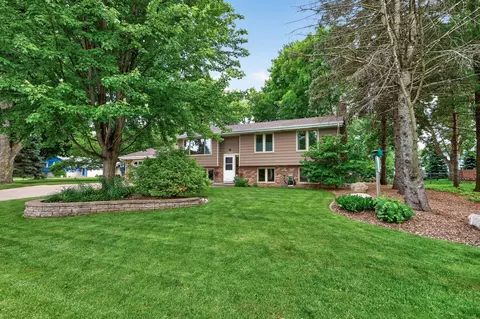 17351 Barberry Cir, Eden Prairie, MN 55346