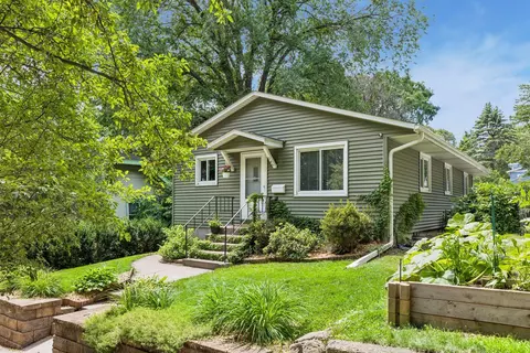 285 Deubener Pl, Saint Paul, MN 55105