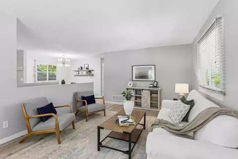 285 Deubener Pl, Saint Paul, MN 55105