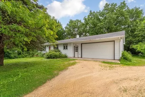 52621 Valley View Cir, Mankato, MN 56003