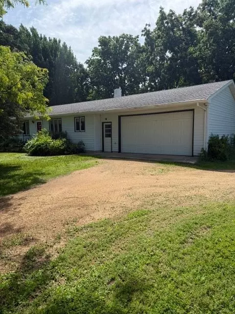 52621 Valley View Cir, Mankato, MN 56003