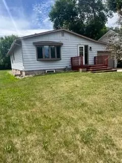 814 Lakeview Ave, Windom, MN 56101