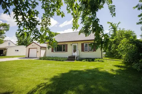 Exterior - 1006 Poughkeepsie Ave, Morris, MN 56267 photo 2 of 10