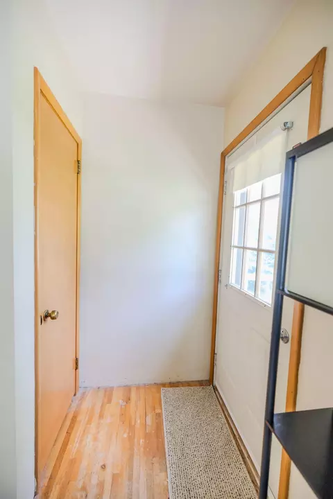 Entry Way - 1006 Poughkeepsie Ave, Morris, MN 56267 photo 4 of 7
