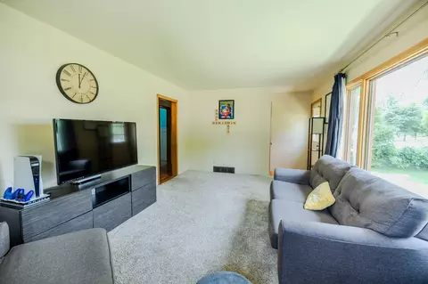 Living - 1006 Poughkeepsie Ave, Morris, MN 56267 photo 2 of 3