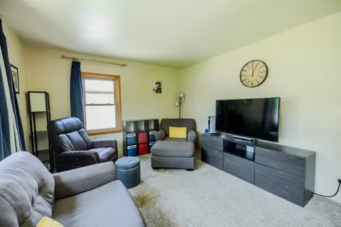 Living - 1006 Poughkeepsie Ave, Morris, MN 56267 photo 3 of 3