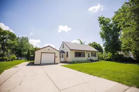 Exterior - 1006 Poughkeepsie Ave, Morris, MN 56267 photo 3 of 10