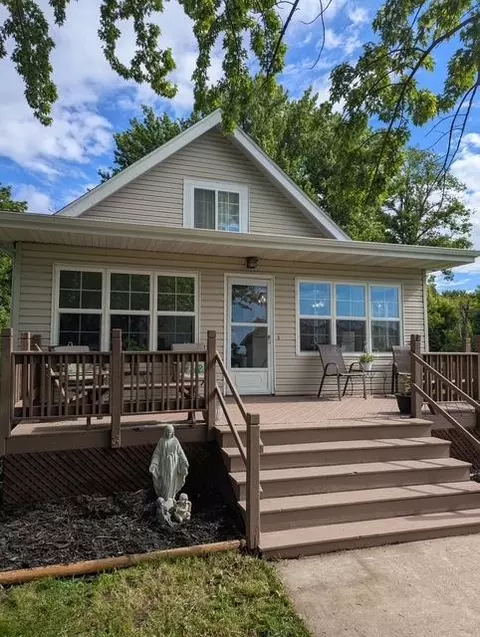 48760 10th Ave, Kenyon, MN 55946