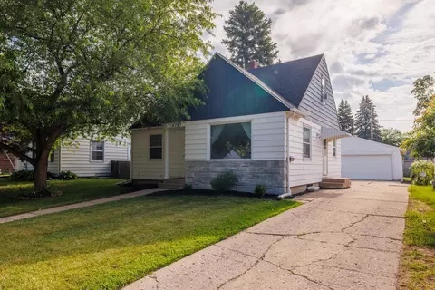 Exterior - 418 23rd St S, Fargo, ND 58103 photo 2 of 4