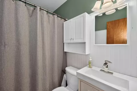 Bath - 418 23rd St S, Fargo, ND 58103 photo 1 of 2