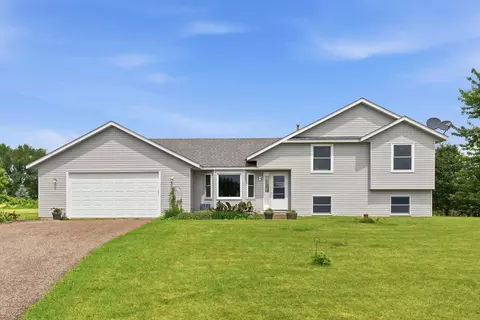 682 Old Hopkins Pl, Hudson, WI 54016