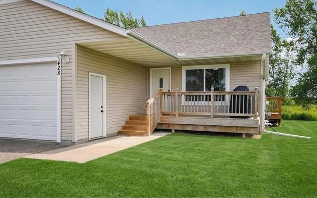 428 E Cheyenne St, Roberts, WI 54023