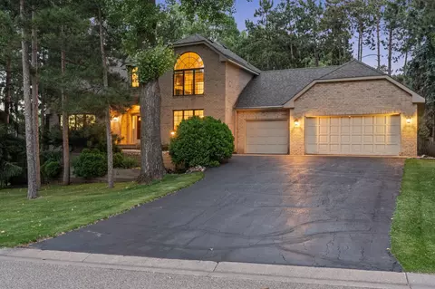 1315 Donegal Dr, Woodbury, MN 55125