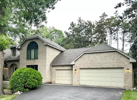 1315 Donegal Dr, Woodbury, MN 55125