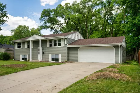 3108 W 108th St, Bloomington, MN 55431