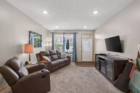 48 River Woods Dr W, Saint Paul Park, MN 55071