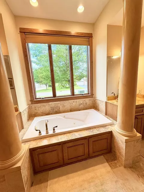Bath - 1633 Dupre Rd, Centerville, MN 55038 photo 2 of 4