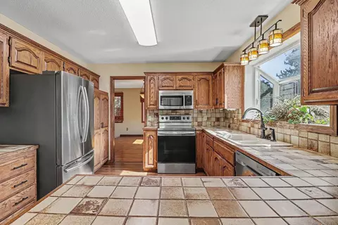 Kitchen - 3013 Bluffs Dr, Mound, MN 55364 photo 3 of 5