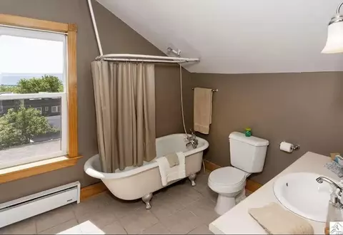 Bath - 24 S Cascade St, Duluth, MN 55806 photo 1 of 1