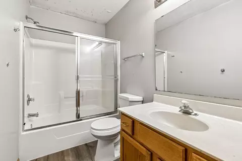 Bath - 4926 Rusten Rd, Eagan, MN 55122 photo 4 of 5