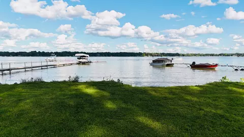 5432 Lake Ave, Shoreview, MN 55126