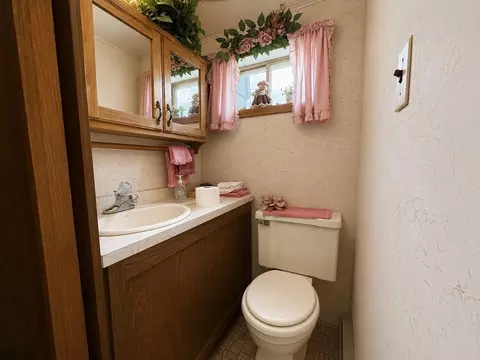 Bath - 1717 Pine Street Rd, Ely, MN 55731 photo 3 of 3