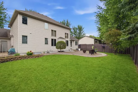 1576 La Mar Dr, Mankato, MN 56003