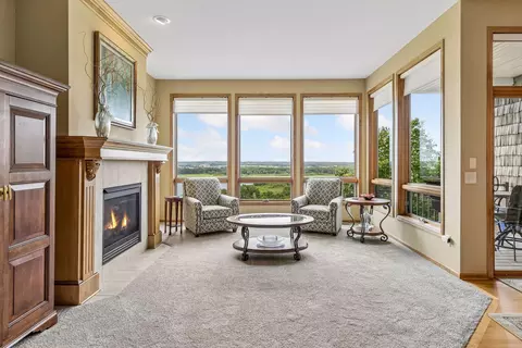 10102 Indigo Dr, Eden Prairie, MN 55347