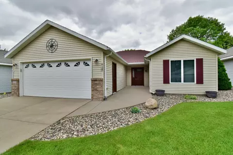 914 Willow Grove Cir, Waite Park, MN 56387