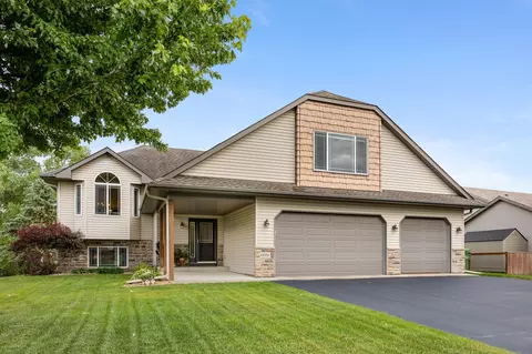 6051 Goodview Trl N, Hugo, MN 55038
