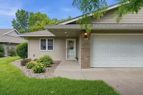 724 Victoria Ct, Stillwater, MN 55082