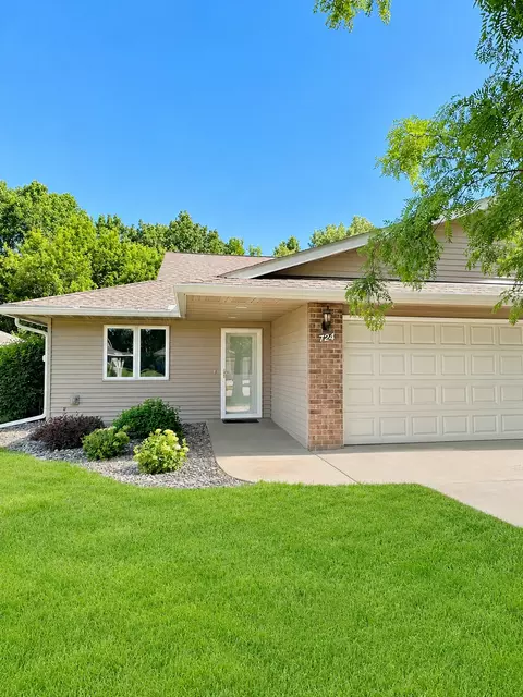 724 Victoria Ct, Stillwater, MN 55082
