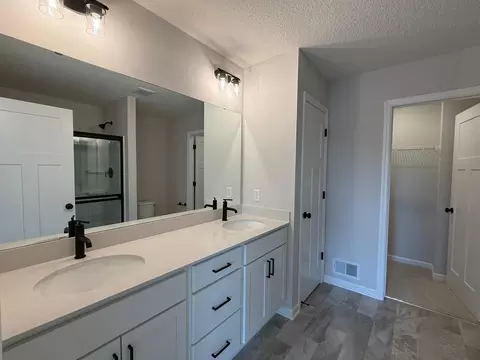 Bath - 13624 Willow Dr, Rogers, MN 55374 photo 1 of 2