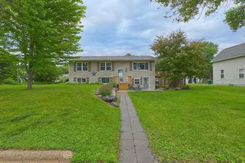 621 2nd St S, Winsted, MN 55395