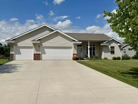 1051 Prairie Ridge Ln, Lester Prairie, MN 55354