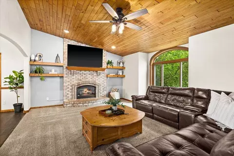 Living - 4909 Whitetail Dr, Hermantown, MN 55811 photo 4 of 6