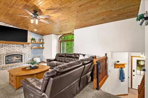 Living - 4909 Whitetail Dr, Hermantown, MN 55811 photo 5 of 6